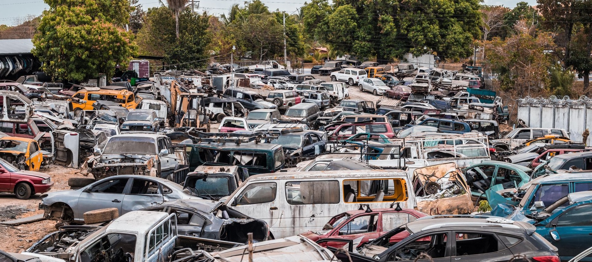 Building a Fully Digitalized End-to-End Platform for End-of-Life Vehicle Recycling and Dismantling